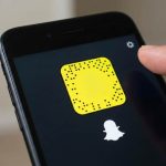 Snapchat privacy settings screen for contact controls